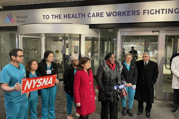 NYSNA members, NYSNA President, NY Governor, NYS AFL-CIO President standing outside hospital
