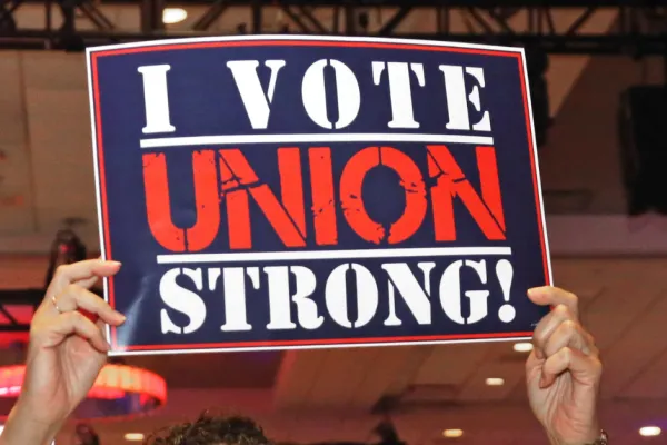 sign that says i vote union strong