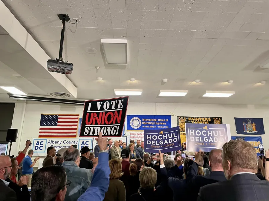 Crowd at rally for Kathy Hochul